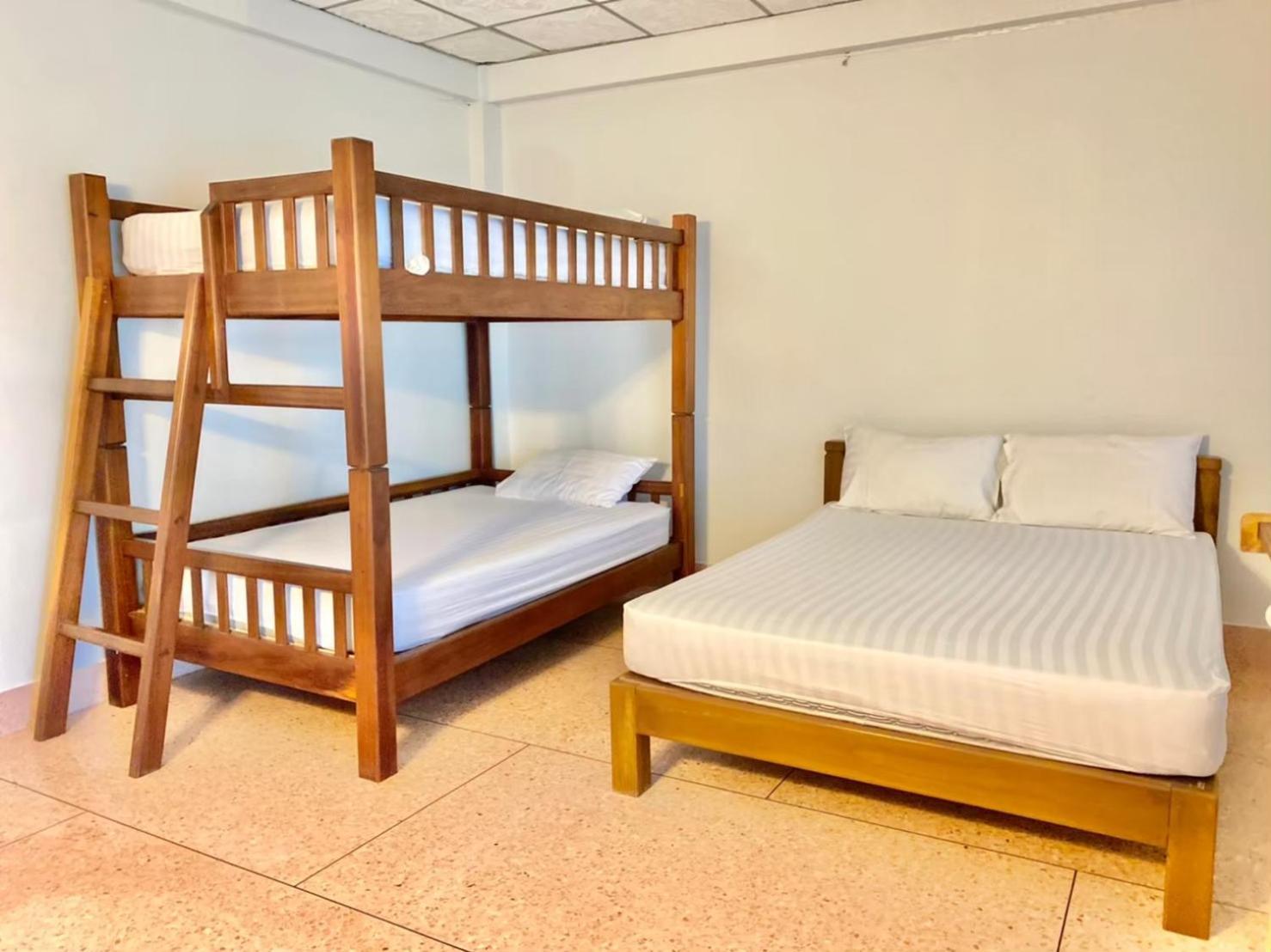 No7 Guesthouse 甲米 外观 照片